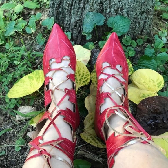 Red Elven Leaf Boots - Picture 2 of 8